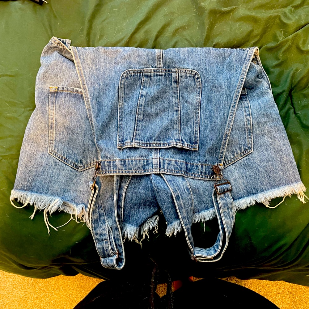 Short overalls
